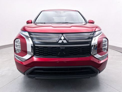 New 2025 Mitsubishi Outlander ES image 2