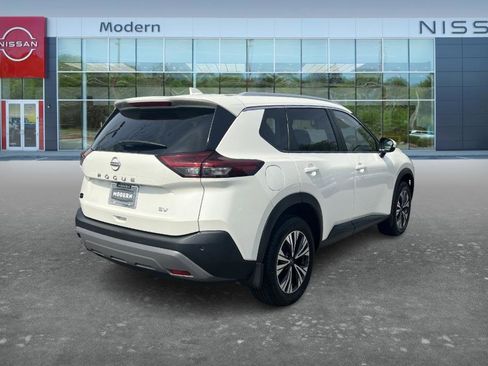 Used 2023 Nissan Rogue SV w/ SV Premium B Package image 5
