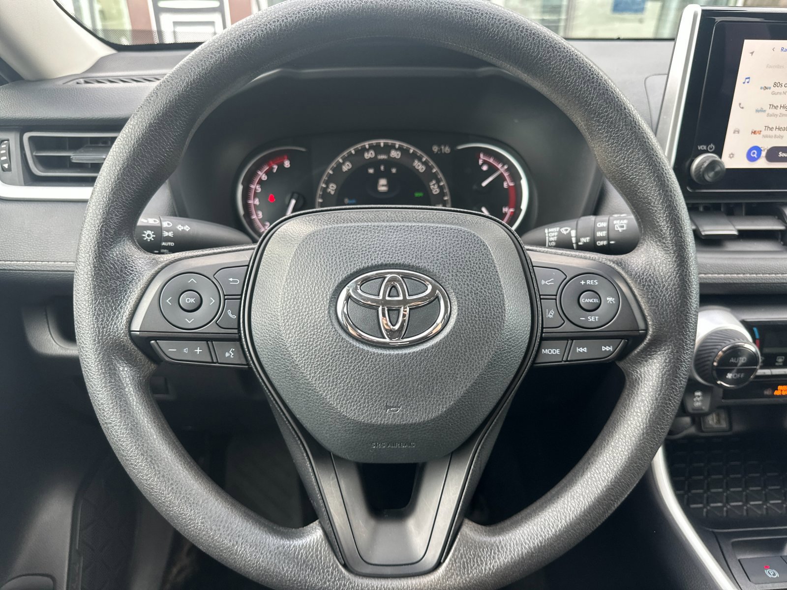 Used 2025 Toyota RAV4 XLE AWD/4WD image 25