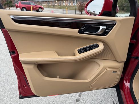 Used 2017 Porsche Macan S image 22