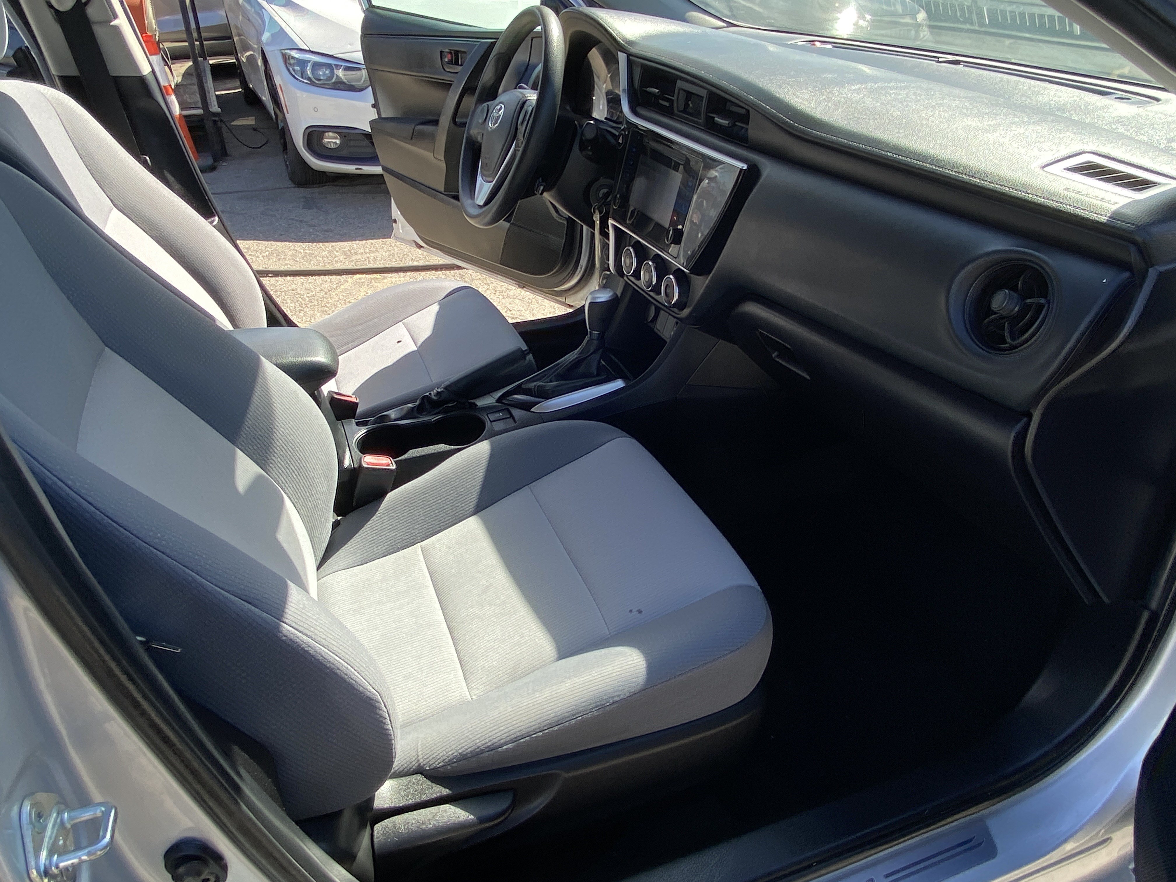 Used 2018 Toyota Corolla L w/ Body Protection Package FWD image 19