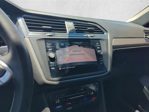 Used 2023 Volkswagen Tiguan SE FWD image 11