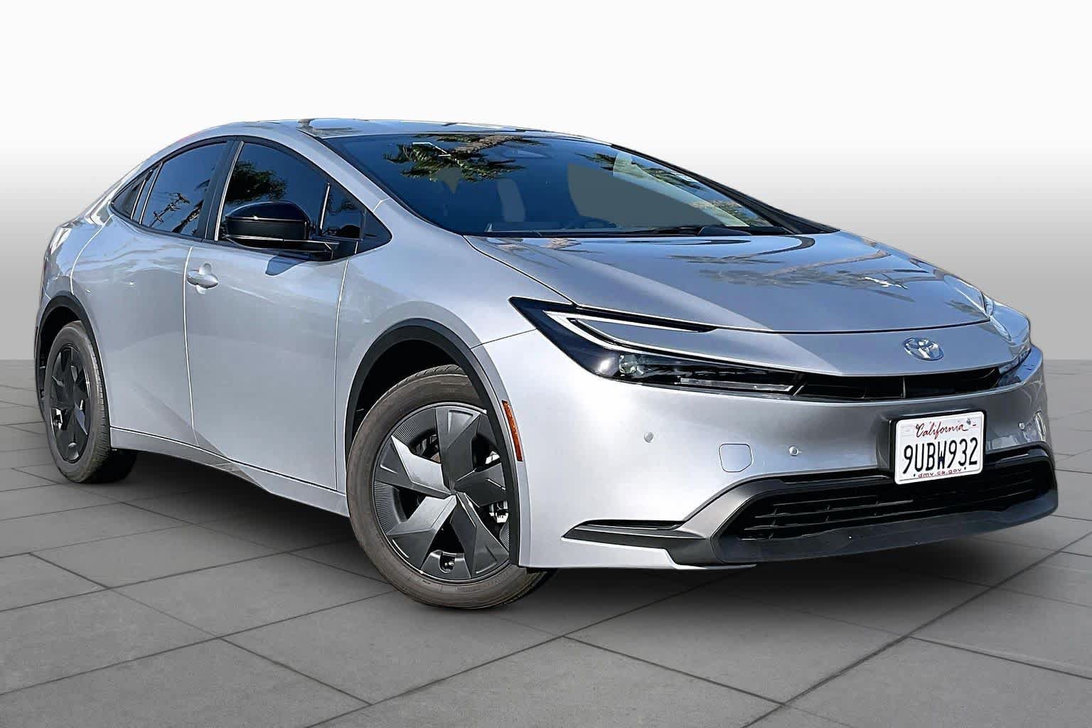 Certified 2025 Toyota Prius LE FWD image 2