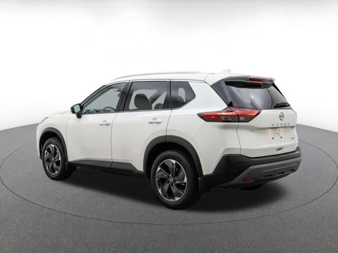 Used 2025 Nissan Rogue SV AWD/4WD image 5
