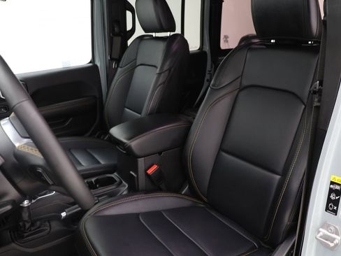 Used 2024 Jeep Wrangler Sahara image 15