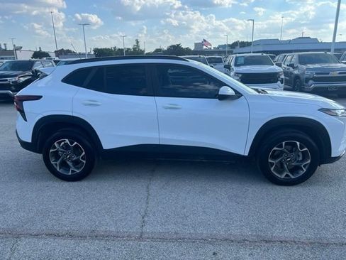 Used 2026 Chevrolet Trax LT FWD image 5
