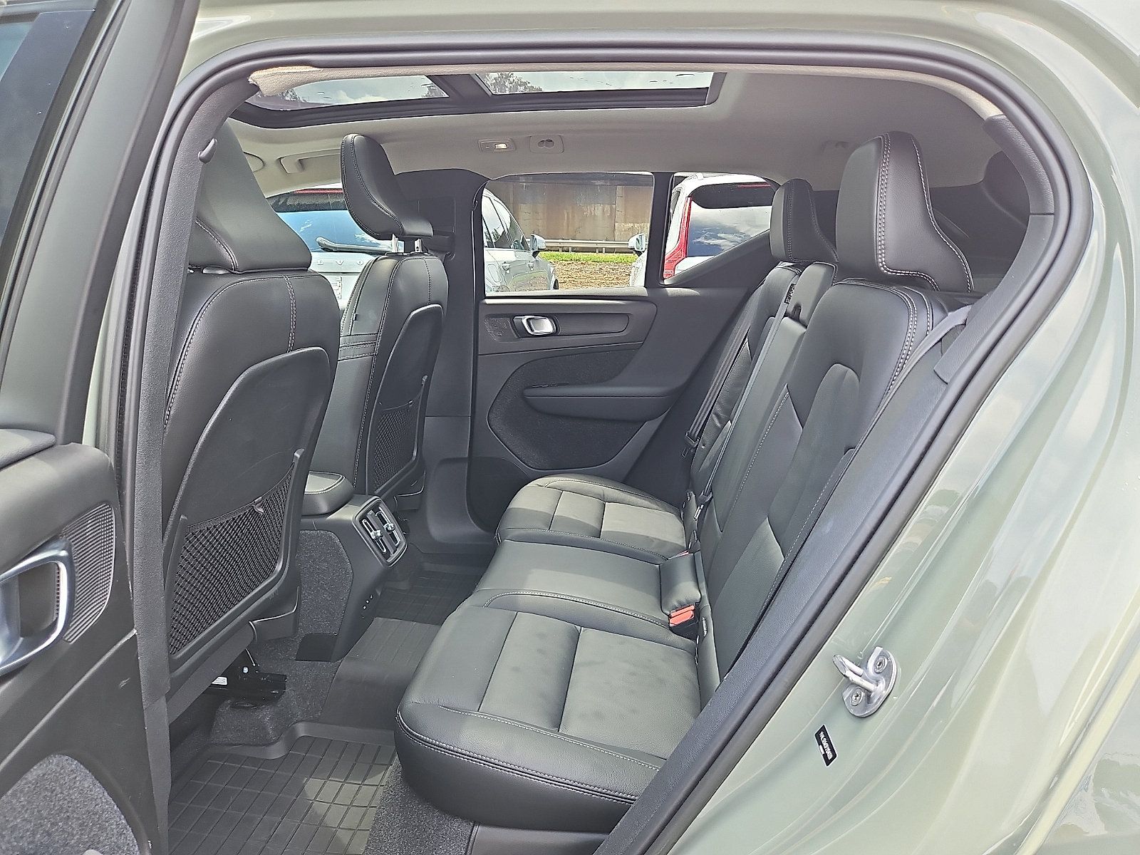 Certified 2023 Volvo XC40 B5 Plus w/ Protection Package Premier AWD/4WD image 10