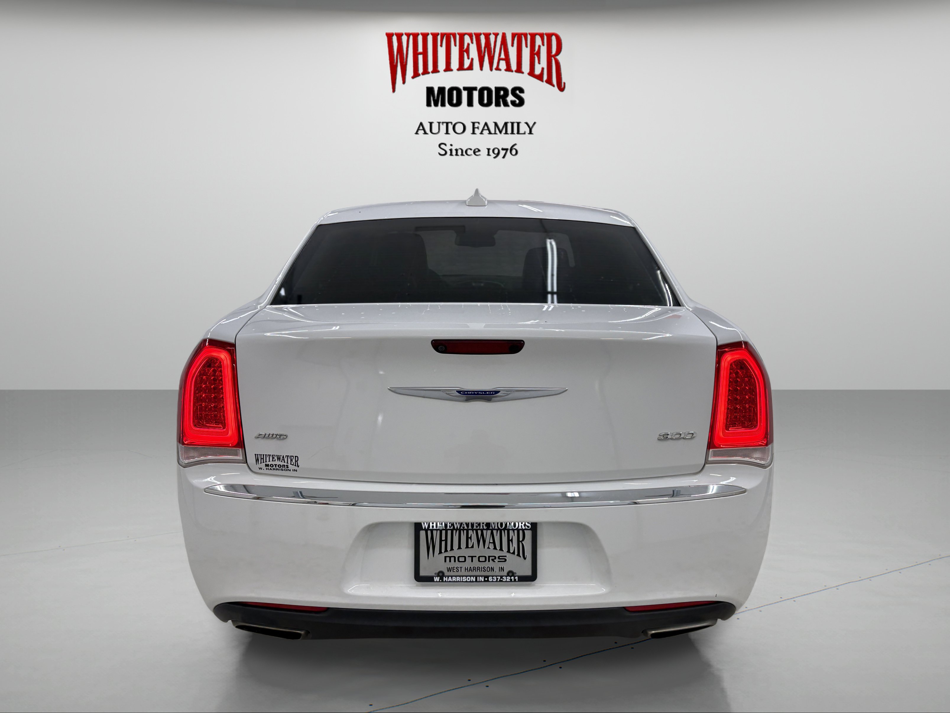 Used 2018 Chrysler 300 Limited AWD/4WD image 3