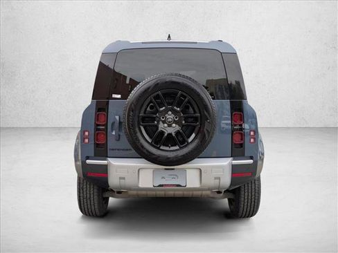 Used 2025 Land Rover Defender 110 S image 7