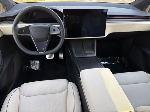 Used 2024 Tesla Model X Plaid image 11