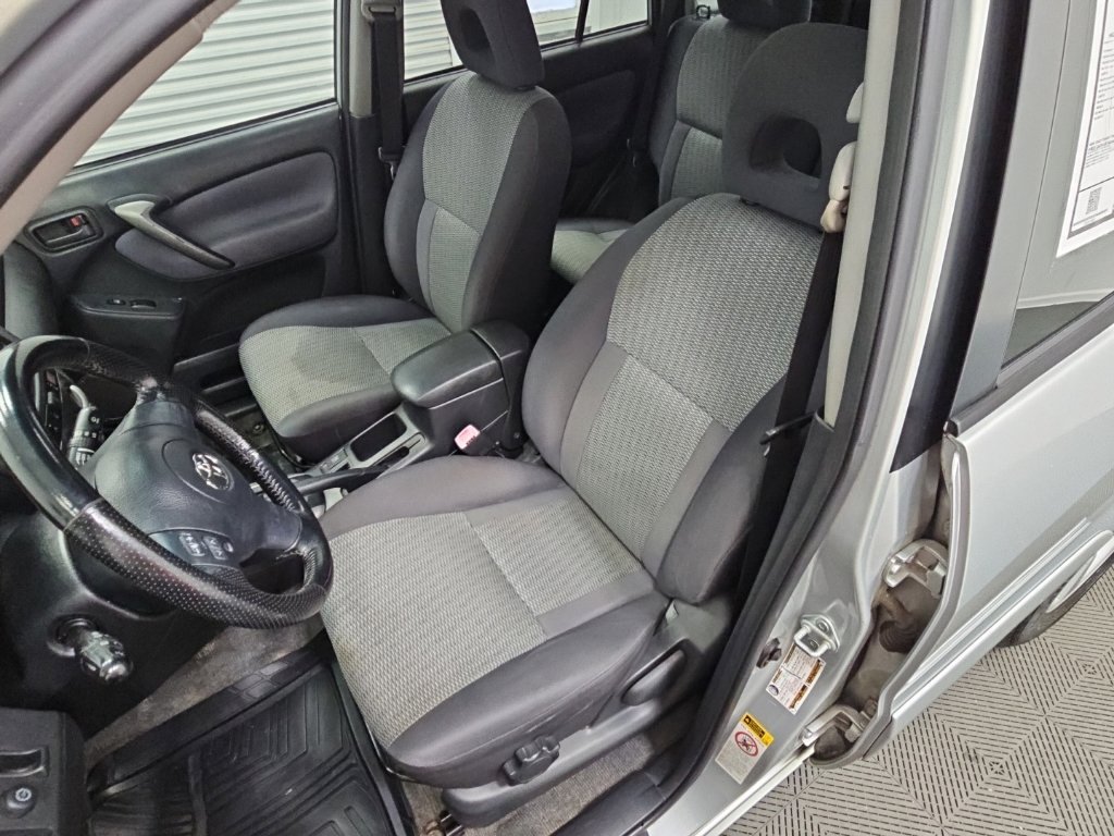 Used 2005 Toyota RAV4 2WD w/ "L" Pkg image 22