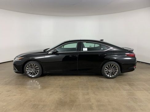 Used 2025 Lexus ES 300h w/ Luxury Package image 16