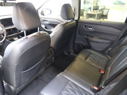 Used 2023 Nissan Rogue Platinum w/ Platinum Premium Package image 16