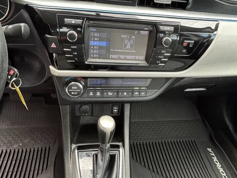 Used 2016 Toyota Corolla LE FWD image 11