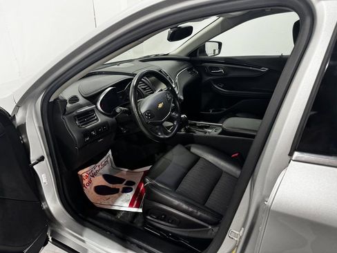 Used 2016 Chevrolet Impala LT w/ Convenience Package image 16