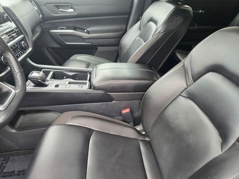 Used 2023 Nissan Pathfinder SL w/ Lighting Package (N92) FWD image 12