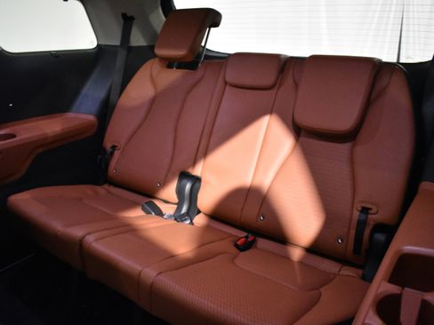 Used 2025 Kia Carnival SX Prestige image 27