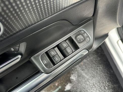 Used 2021 Mercedes-Benz GLB 250 4MATIC image 19