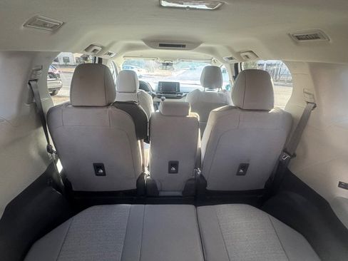 Used 2024 Toyota Sienna LE image 10