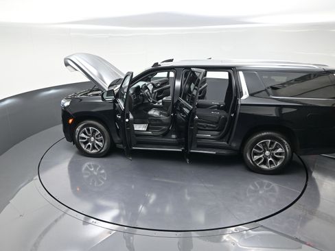 Used 2021 Chevrolet Suburban LT w/ LT Signature Package image 15