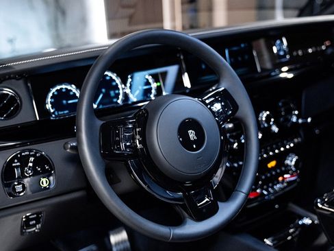 Used 2024 Rolls-Royce Phantom Sedan image 15