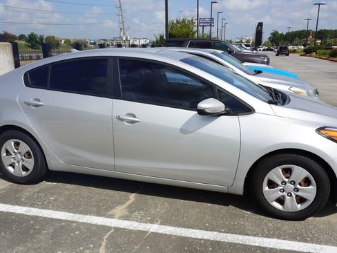 Used 2015 Kia Forte LX FWD image 4