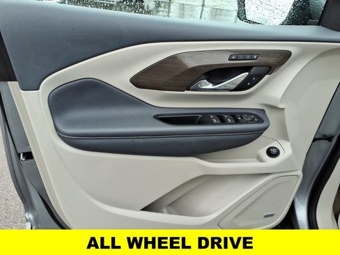Used 2023 GMC Terrain Denali image 12