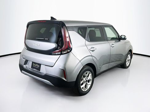 Used 2025 Kia Soul LX w/ LX Technology Package FWD image 9