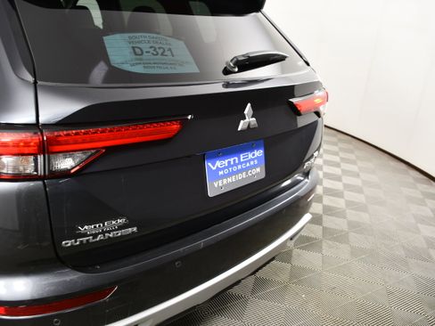 Used 2025 Mitsubishi Outlander SE AWD/4WD image 15