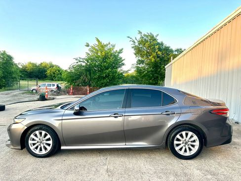 Used 2018 Toyota Camry LE FWD image 3