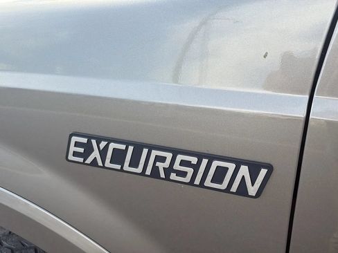 Used 2005 Ford Excursion Limited AWD/4WD image 16