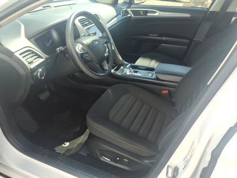 Used 2018 Ford Fusion SE w/ Fusion SE Technology Package image 12