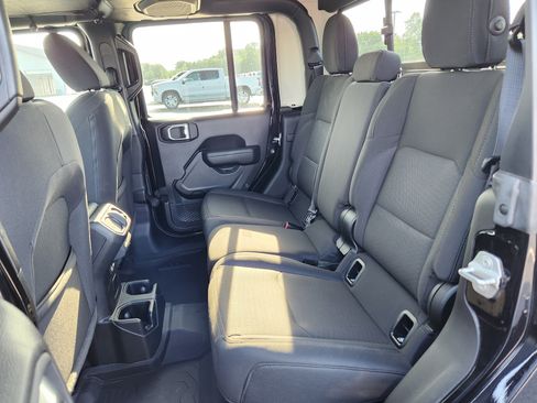 Used 2022 Jeep Gladiator Sport AWD/4WD image 11