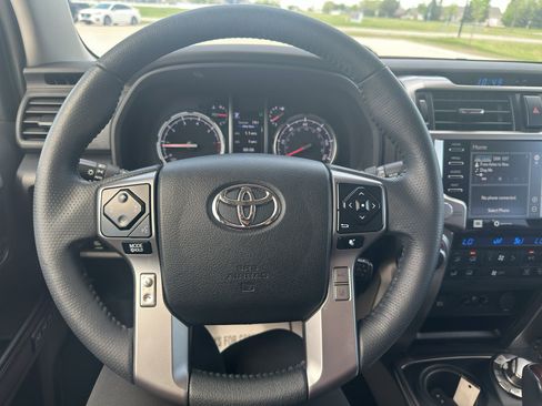 Used 2022 Toyota 4Runner Limited AWD/4WD image 15