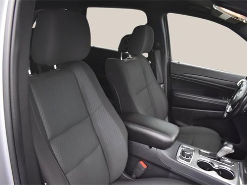 Used 2020 Jeep Grand Cherokee Laredo w/ 18" Wheel & 8.4" Radio Group image 16