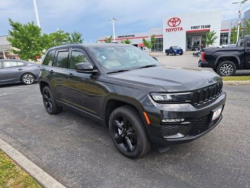 Used 2024 Jeep Grand Cherokee Limited w/ Luxury Tech Group II AWD/4WD image 5