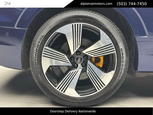 Used 2022 Audi e-tron Premium Plus w/ Premium Plus Package image 37