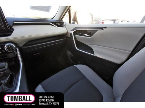 Used 2019 Toyota RAV4 XLE image 11