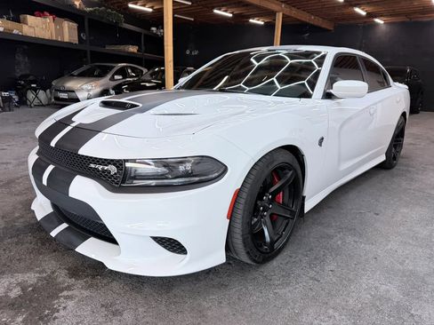 Used 2018 Dodge Charger SRT Hellcat w/ Harman/Kardon Audio Group RWD image 4