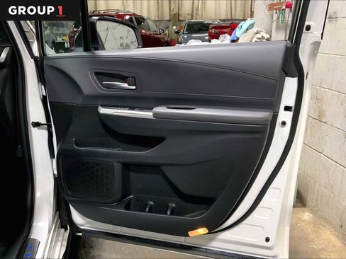 Used 2023 Toyota Sienna XSE image 22