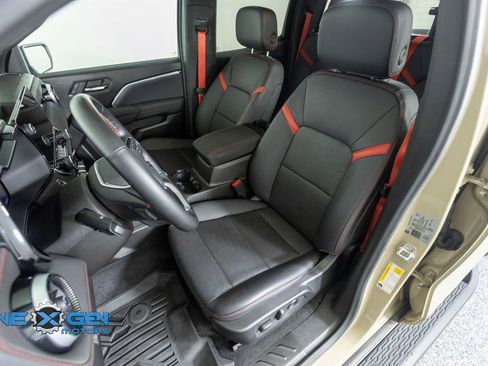 Used 2024 Chevrolet Colorado Z71 w/ Z71 Convenience Package 2 AWD/4WD image 24