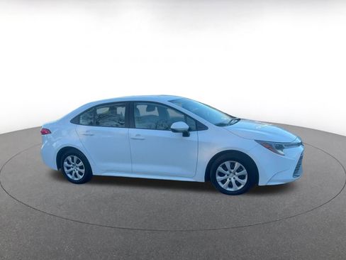 Used 2025 Toyota Corolla LE image 2