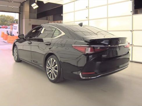 Used 2019 Lexus ES 300h w/ Premium Package FWD image 4