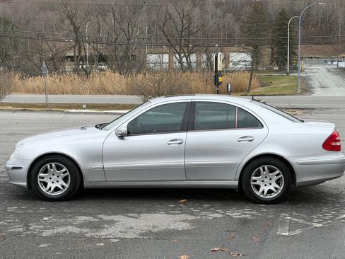 Used 2005 Mercedes-Benz E 320 4MATIC Sedan image 8