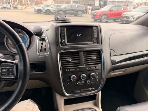 Used 2019 Dodge Grand Caravan SXT image 17