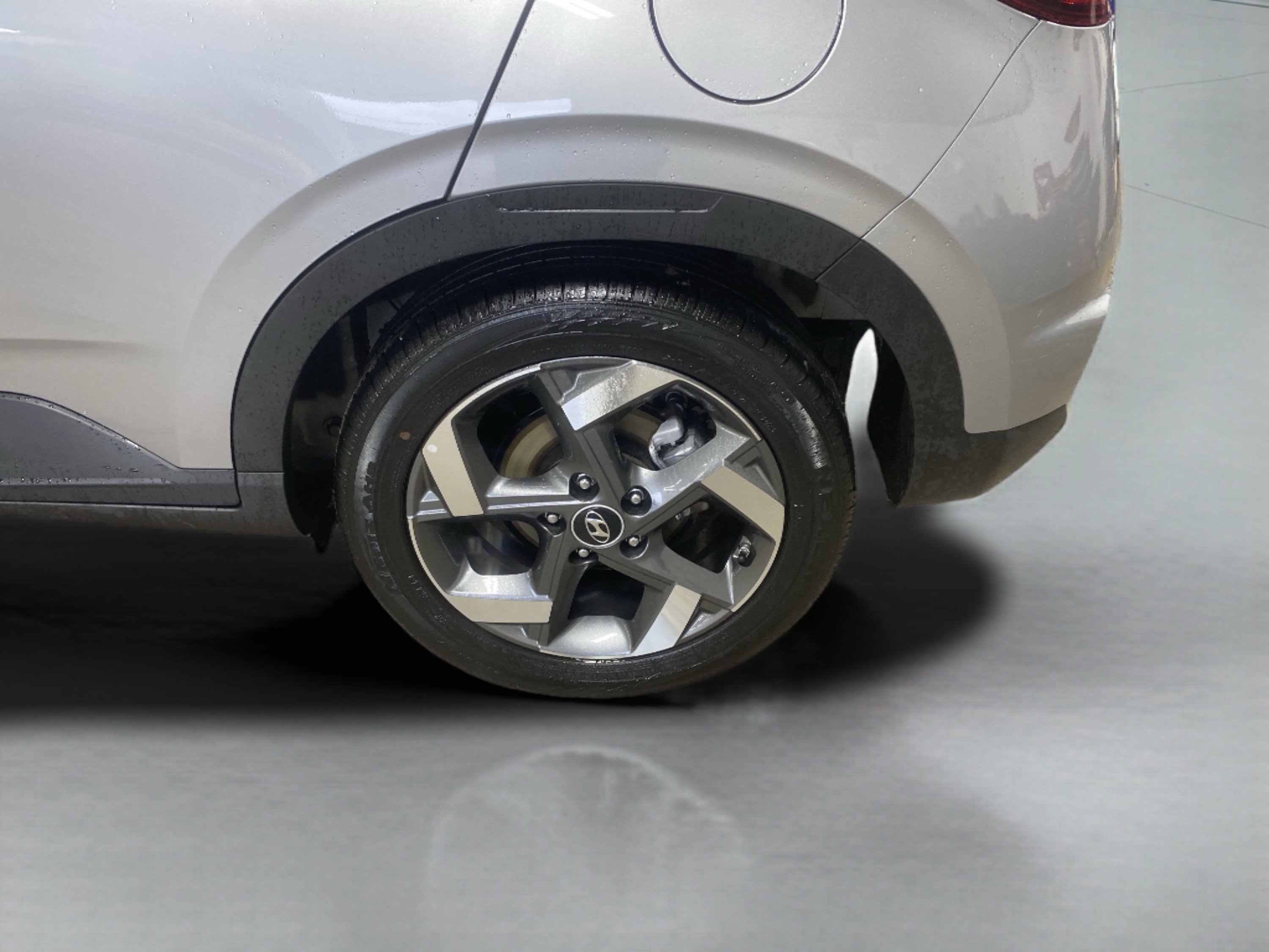 Used 2025 Hyundai Venue SEL FWD image 25