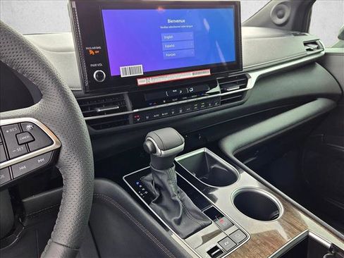 Certified 2025 Toyota Sienna Platinum image 13