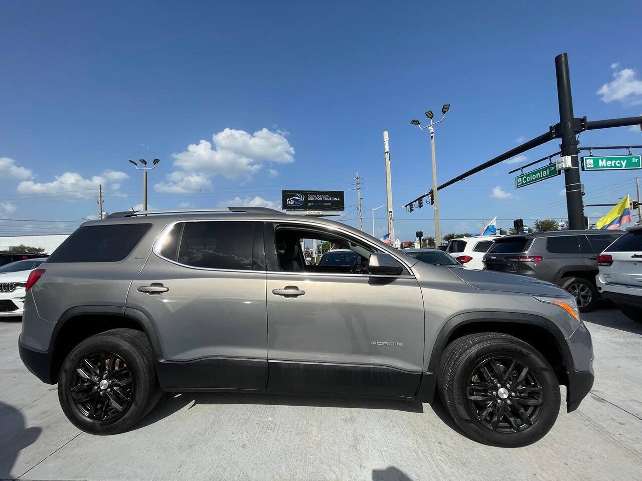Used 2019 GMC Acadia SLT FWD image 4