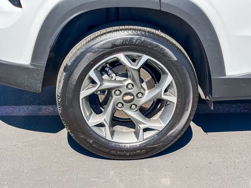 Used 2025 Chevrolet Trax LT image 10