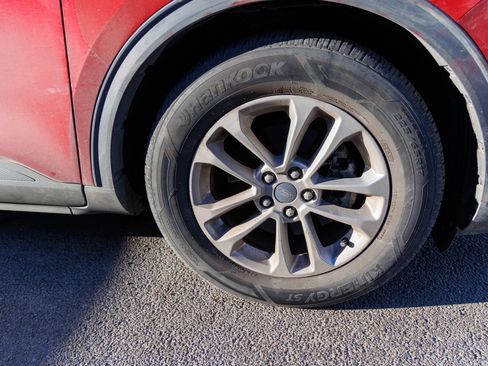 Used 2020 Ford Escape SE image 13